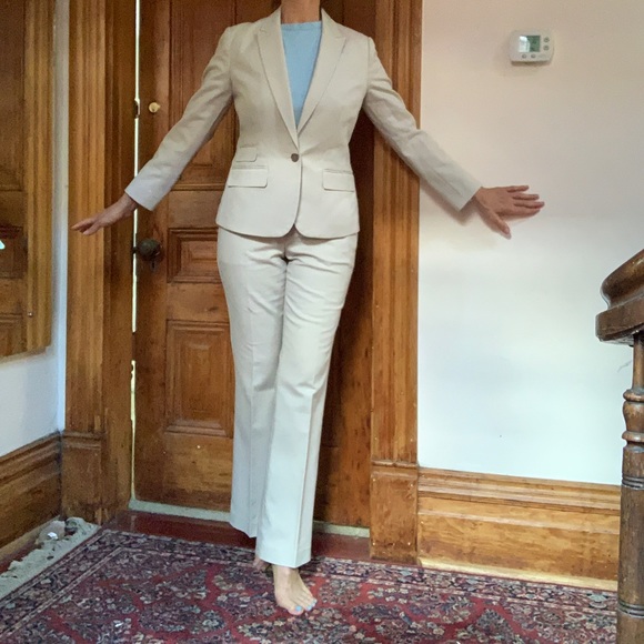 Suit Jacket from Banana Republic.  Size 2. - Picture 4 of 4